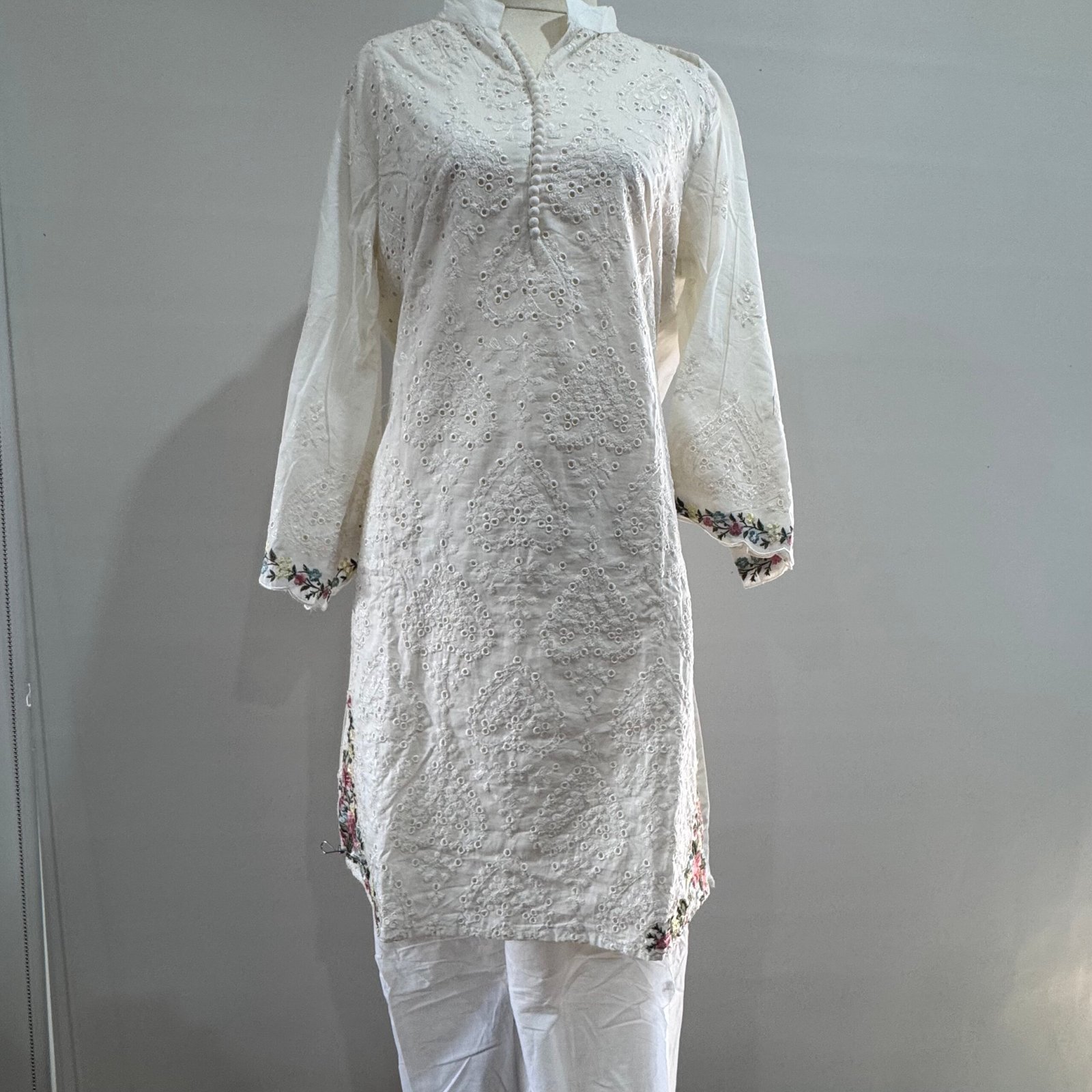 White Chikankari Kurta Set Cotton | Punjabi Threads White Chikankari Kurta Set Cotton | Punjabi Threads